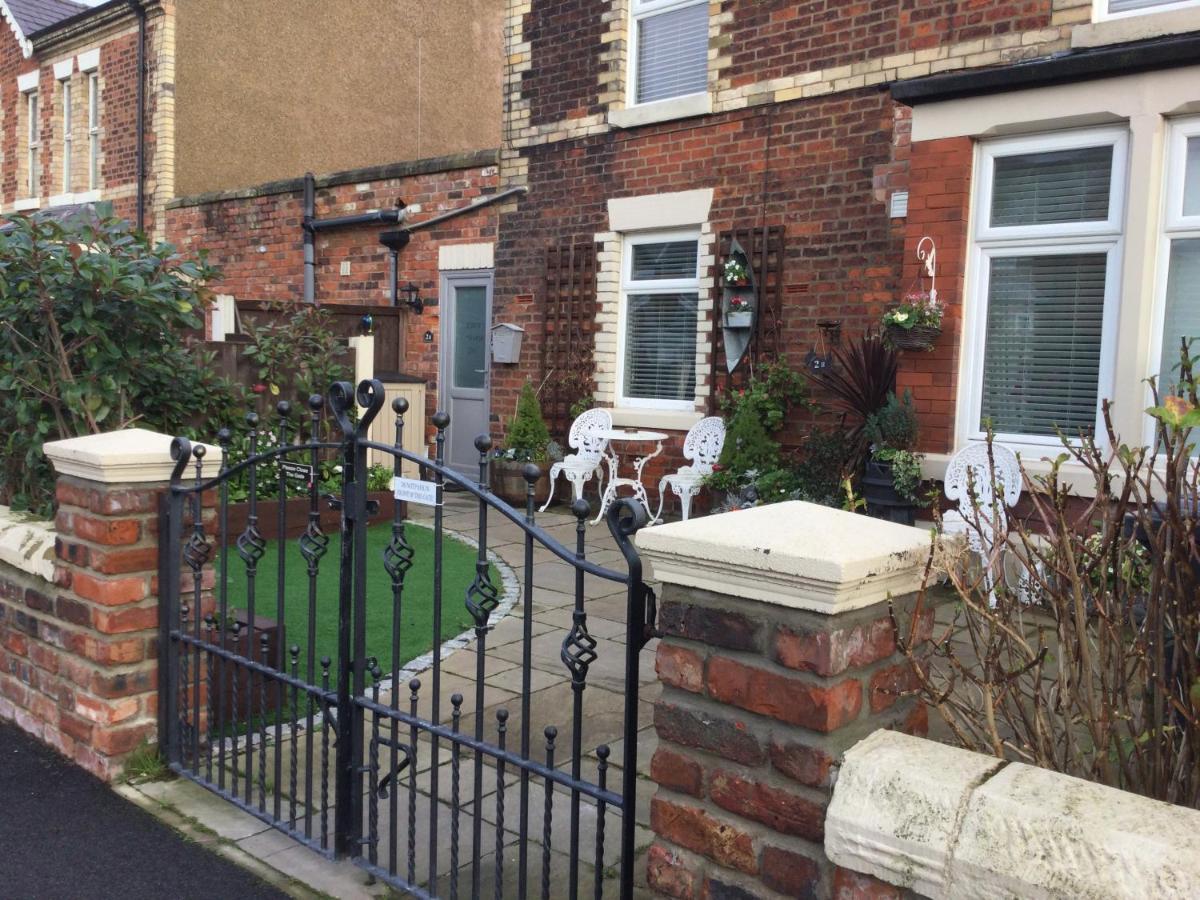 Leafy Lytham Central Lovely Ground Floor 1 Bedroom Apartment With Private Garden In Lytham Dog Friendly Lytham St Annes Kültér fotó